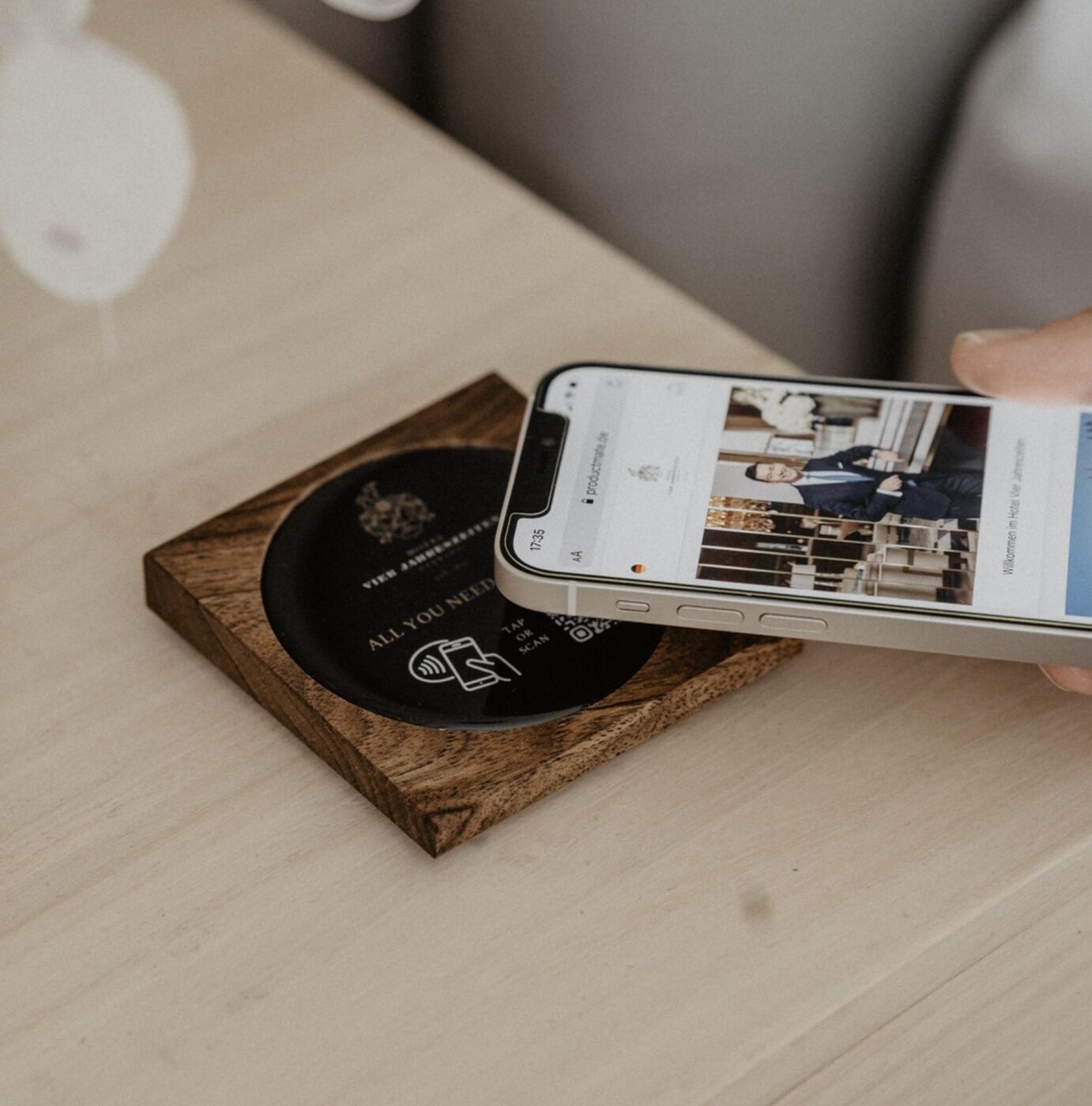 QR-Code Aufleger für Hotelzimmer
